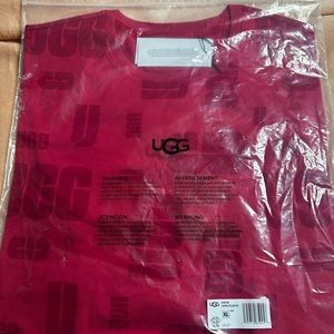 Up for sale is this beautiful UGG crop top. Size XL. BRAND New!!!